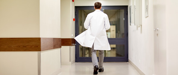 Medici in fuga da un Ssn che mortifica la professione