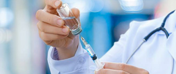 Vaccinarsi contro l’influenza in farmacia? Si può fare se a somministrare il vaccino è un medico