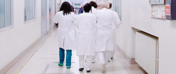 Entro il 2023 mancheranno almeno 10mila medici specialisti