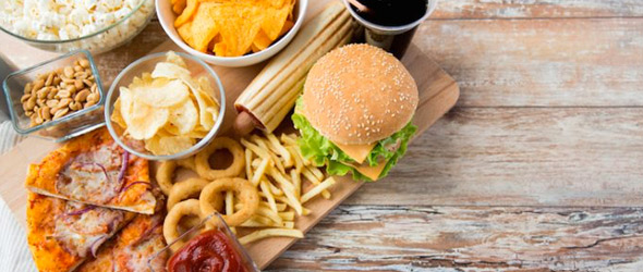 La dieta con cibi ultraprocessati fa male alla salute, anche a quella del pianeta