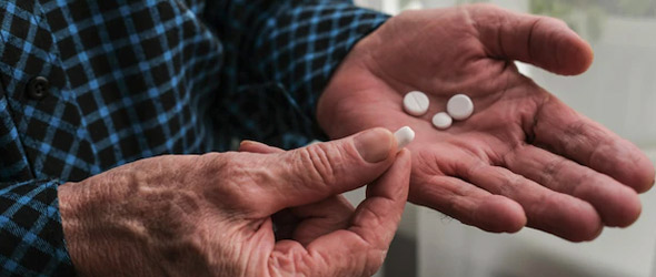 Polifarmacia e anticolinergici, fattori di rischio per la memoria dell’anziano